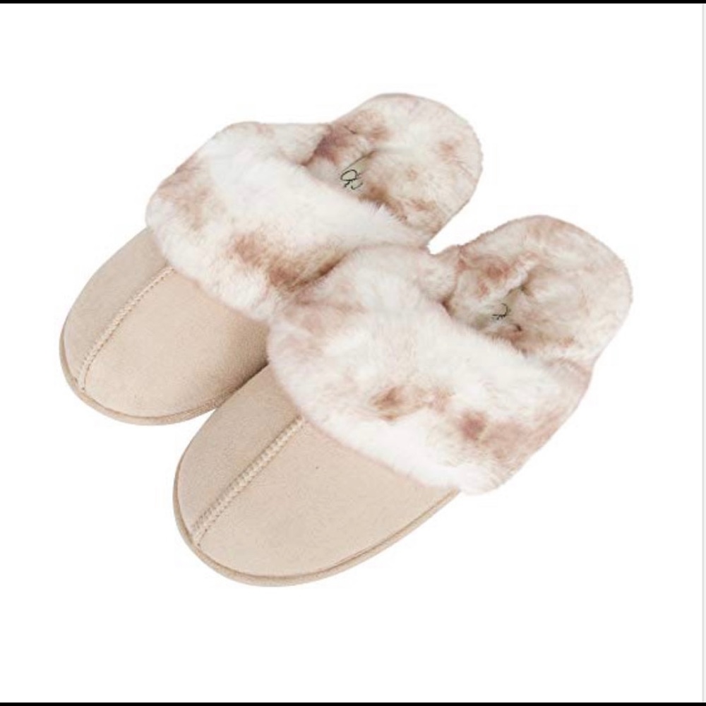 Jessica Simpson. Comfy Faux Fur. Ivory, Small